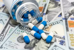 GettyImages-1400309622 FINAL Blog - Navigating New Pharma Pricing Models DTC, MFN, and Medicaid